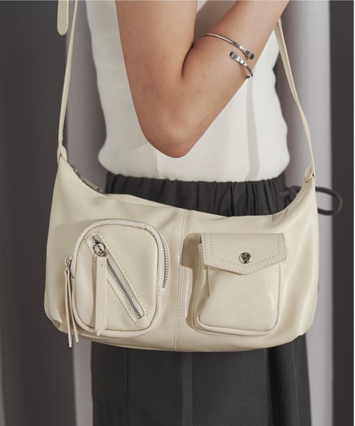 Solace（ソレイス）の「メニ―ポケットショルダーバッグ（ショルダーバッグ・レディース・ブラック/ホワイト・FREE）」の11枚目の写真