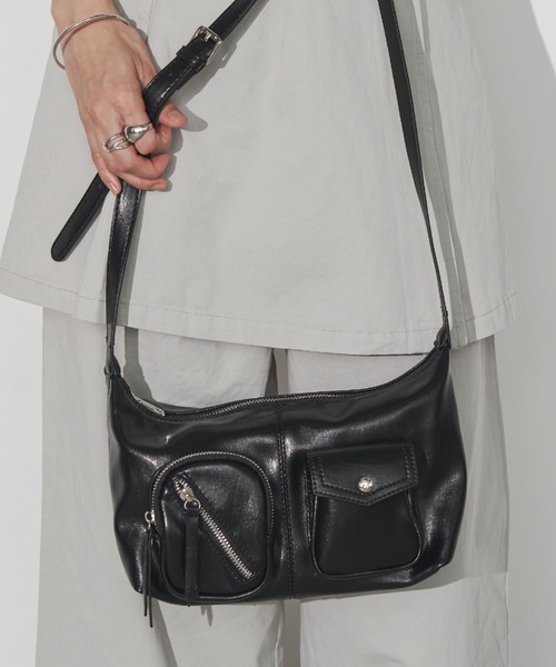 Solace（ソレイス）の「メニ―ポケットショルダーバッグ（ショルダーバッグ・レディース・ブラック/ホワイト・FREE）」の14枚目の写真