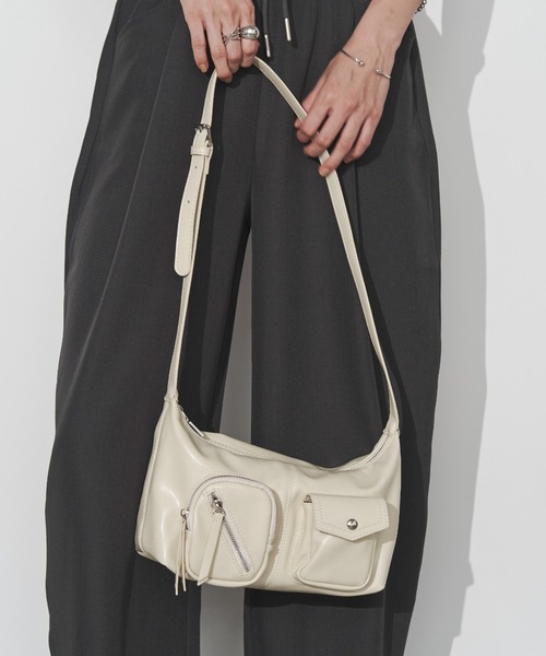 Solace（ソレイス）の「メニ―ポケットショルダーバッグ（ショルダーバッグ・レディース・ブラック/ホワイト・FREE）」の21枚目の写真