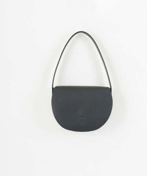 YAHKI（ヤーキ）の「[YAHKI/ヤーキ] VEGAN LEATHER ハーフムーン バッグ（ショルダーバッグ・レディース・クリーム/ブラック・ONE SIZE）」の3枚目の写真