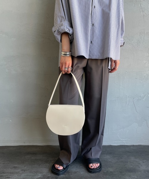 YAHKI（ヤーキ）の「[YAHKI/ヤーキ] VEGAN LEATHER ハーフムーン バッグ（ショルダーバッグ・レディース・クリーム/ブラック・ONE SIZE）」の16枚目の写真