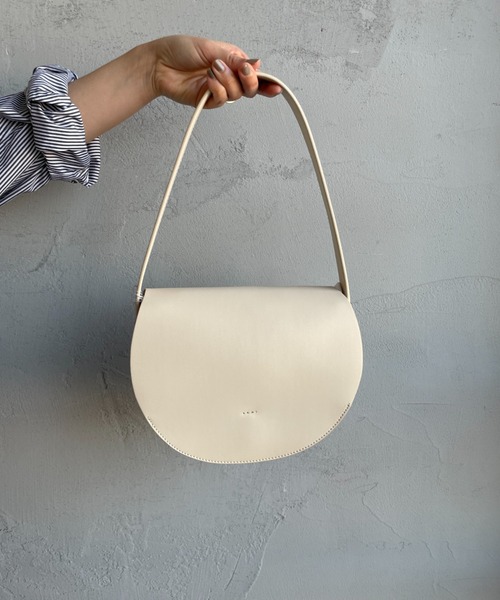 YAHKI（ヤーキ）の「[YAHKI/ヤーキ] VEGAN LEATHER ハーフムーン バッグ（ショルダーバッグ・レディース・クリーム/ブラック・ONE SIZE）」の22枚目の写真