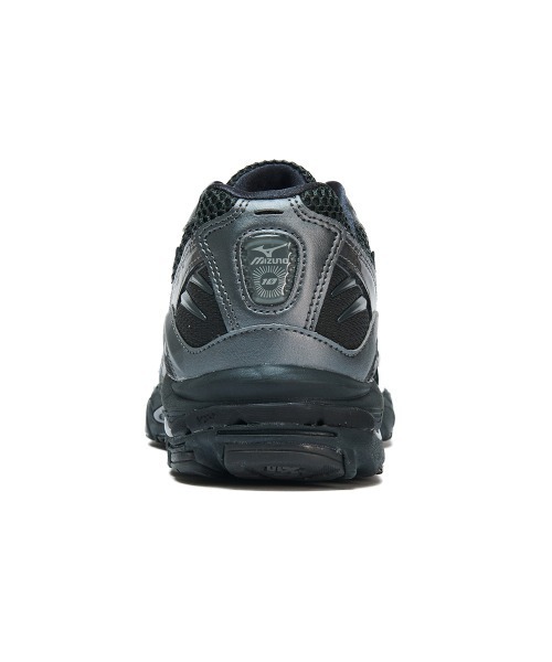 MIZUNO（ミズノ　）の「MIZUNO WAVE RIDER 10（ミズノ ウエーブライダー 10）（スニーカー・メンズ・レッド系/グリーン系/ブラック系・28.5cm/29cm/27cm/27.5cm/28cm/25.5cm/26cm/26.5cm/25cm/23cm/23.5cm/24cm/24.5cm/30cm）」の10枚目の写真