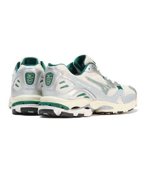 MIZUNO（ミズノ　）の「MIZUNO WAVE RIDER 10（ミズノ ウエーブライダー 10）（スニーカー・メンズ・レッド系/グリーン系/ブラック系・28.5cm/29cm/27cm/27.5cm/28cm/25.5cm/26cm/26.5cm/25cm/23cm/23.5cm/24cm/24.5cm/30cm）」の11枚目の写真