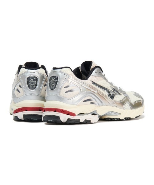 MIZUNO（ミズノ　）の「MIZUNO WAVE RIDER 10（ミズノ ウエーブライダー 10）（スニーカー・メンズ・レッド系/グリーン系/ブラック系・28.5cm/29cm/27cm/27.5cm/28cm/25.5cm/26cm/26.5cm/25cm/23cm/23.5cm/24cm/24.5cm/30cm）」の18枚目の写真