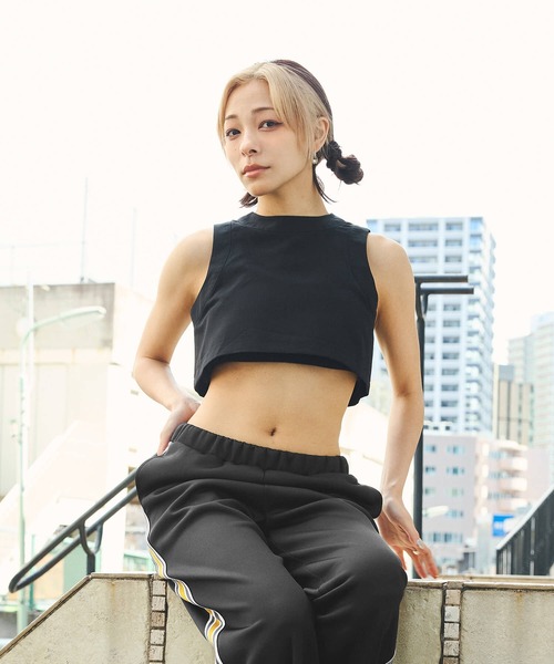 DURAS（デュラス）の「雑誌掲載｜テーラードクロップタンクトップ（タンクトップ・レディース・ブラック/グレー/チャコール・MEDIUM/SMALL）」の9枚目の写真