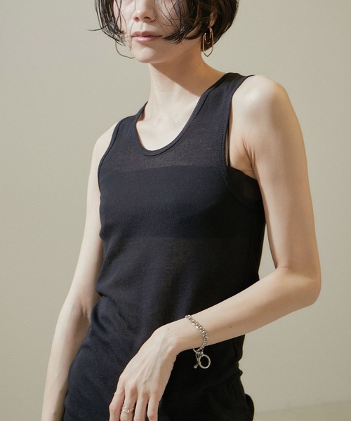 SALON adam et rope'（サロン アダム エ ロペ）の「nu=layerスクープネックタンクトップ（タンクトップ・レディース・ブラック/ホワイト/ライトグレー/レッド・FREE）」の3枚目の写真