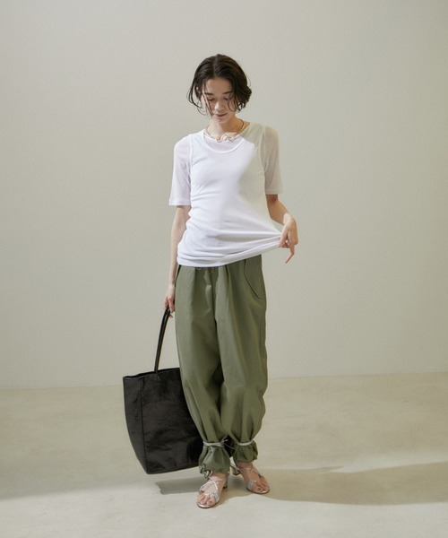 SALON adam et rope'（サロン アダム エ ロペ）の「nu=layerスクープネックタンクトップ（タンクトップ・レディース・ブラック/ホワイト/ライトグレー/レッド・FREE）」の16枚目の写真