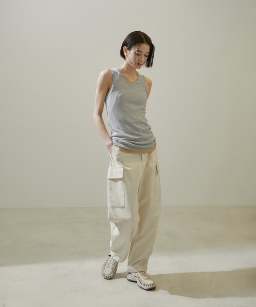 SALON adam et rope'（サロン アダム エ ロペ）の「nu=layerスクープネックタンクトップ（タンクトップ・レディース・ブラック/ホワイト/ライトグレー/レッド・FREE）」の21枚目の写真