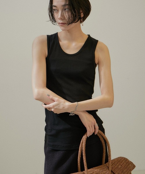 SALON adam et rope'（サロン アダム エ ロペ）の「nu=layerスクープネックタンクトップ（タンクトップ・レディース・ブラック/ホワイト/ライトグレー/レッド・FREE）」の13枚目の写真