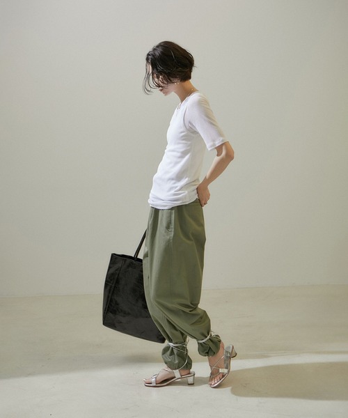 SALON adam et rope'（サロン アダム エ ロペ）の「nu=layerスクープネックタンクトップ（タンクトップ・レディース・ブラック/ホワイト/ライトグレー/レッド・FREE）」の17枚目の写真