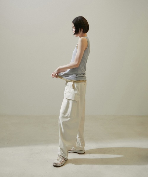 SALON adam et rope'（サロン アダム エ ロペ）の「nu=layerスクープネックタンクトップ（タンクトップ・レディース・ブラック/ホワイト/ライトグレー/レッド・FREE）」の22枚目の写真