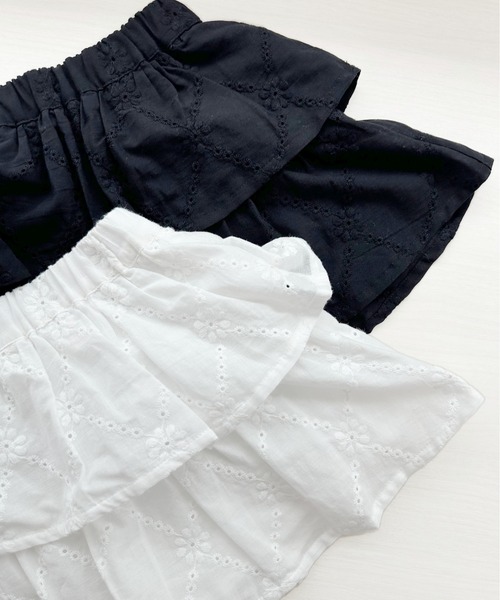 pairmanon(ペアマノン)の「フラワーレース ティアードスカッツ(スカート・キッズ・ホワイト/ブラック・90/150/140/100/110/120/130)」の12枚目の写真