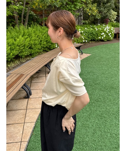 Ungrid（アングリッド）の「タックデザインオフショルTee（Tシャツ/カットソー・レディース・グレー/アイボリー/ブラック/グリーン・FREE）」の5枚目の写真