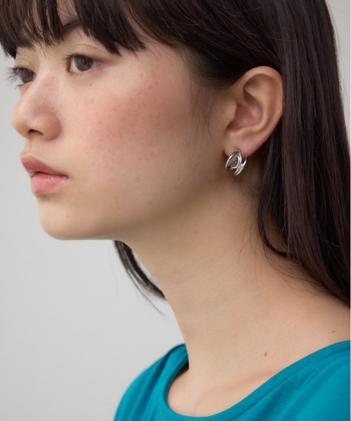 AZUL by moussy（アズールバイマウジー）の「クリアメタルプチフープピアス（ピアス（両耳用）・レディース・ゴールド系その他/シルバー・FREE）」の2枚目の写真