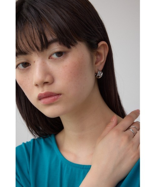 AZUL by moussy（アズールバイマウジー）の「クリアメタルプチフープピアス（ピアス（両耳用）・レディース・ゴールド系その他/シルバー・FREE）」の9枚目の写真