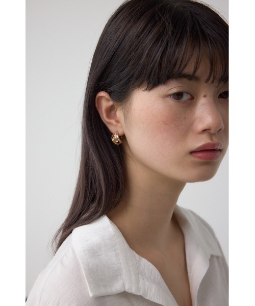 AZUL by moussy（アズールバイマウジー）の「クリアメタルプチフープピアス（ピアス（両耳用）・レディース・ゴールド系その他/シルバー・FREE）」の4枚目の写真