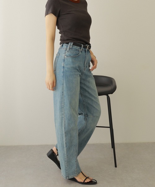 LAULEN（ローレン）の「belted curve denim pants /ウォッシュ加工 ベルト付き ワイド カーブ デニム パンツ（デニムパンツ・レディース・ブルー・S/M）」の2枚目の写真