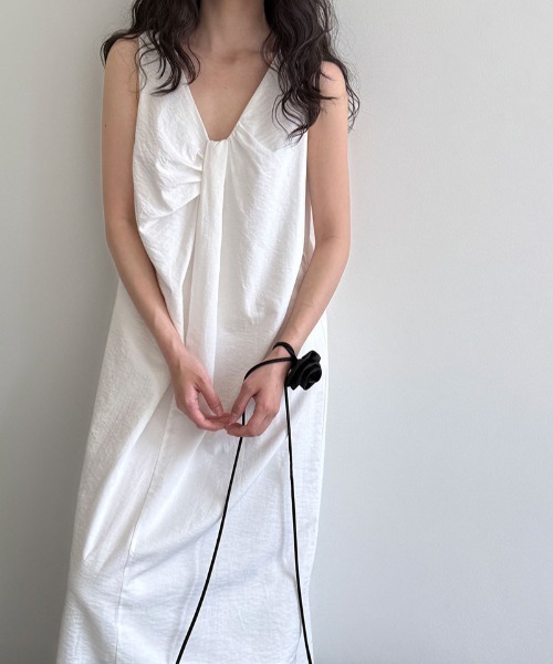 semplice(センプリチェ)の「韓系雰囲気 トワイストカラー レラックス 着丈 シェイプアップ 2WAY ワンピース【韓国ファッション】(ワンピース・レディース・ホワイト/ブラック/イエロー・F)」の14枚目の写真