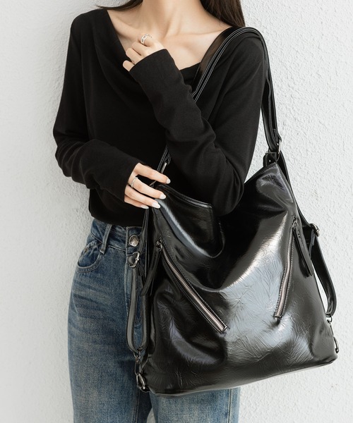 LA VORAGINE(ラ ヴォラジネ)の「アウトポケット3wayバックパック/ショルダーバッグ(ショルダーバッグ・レディース・ブラック/シルバー・FREE)」の2枚目の写真