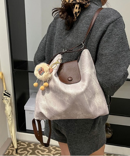 FREE STYLISTS(フリー スタイリスト)の「Y2Kチャーム付き大容量バッグ フラップアクセント 配色ベルトバッグ 通勤用/3WAY(ショルダーバッグ・レディース・パープル/ピンク/ブラック/ブルー・FREE)」の3枚目の写真