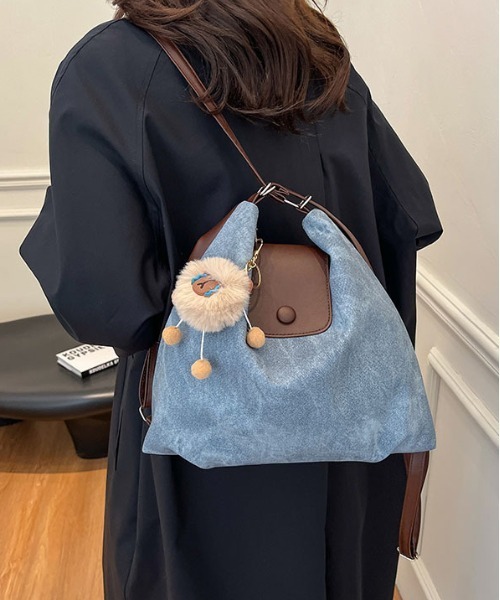 FREE STYLISTS(フリー スタイリスト)の「Y2Kチャーム付き大容量バッグ フラップアクセント 配色ベルトバッグ 通勤用/3WAY(ショルダーバッグ・レディース・パープル/ピンク/ブラック/ブルー・FREE)」の13枚目の写真