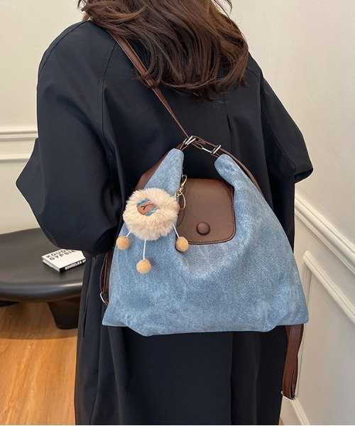 FREE STYLISTS(フリー スタイリスト)の「Y2Kチャーム付き大容量バッグ フラップアクセント 配色ベルトバッグ 通勤用/3WAY(ショルダーバッグ・レディース・パープル/ピンク/ブラック/ブルー・FREE)」の14枚目の写真