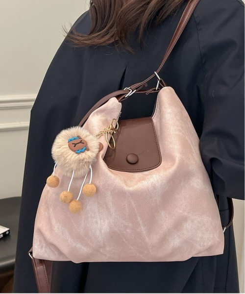FREE STYLISTS(フリー スタイリスト)の「Y2Kチャーム付き大容量バッグ フラップアクセント 配色ベルトバッグ 通勤用/3WAY(ショルダーバッグ・レディース・パープル/ピンク/ブラック/ブルー・FREE)」の21枚目の写真