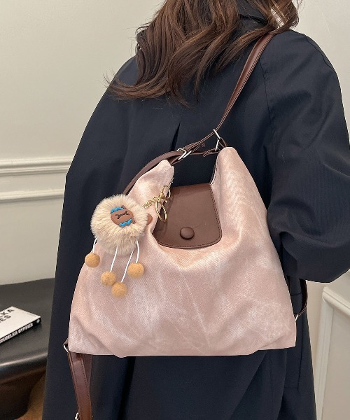 FREE STYLISTS(フリー スタイリスト)の「Y2Kチャーム付き大容量バッグ フラップアクセント 配色ベルトバッグ 通勤用/3WAY(ショルダーバッグ・レディース・パープル/ピンク/ブラック/ブルー・FREE)」の18枚目の写真