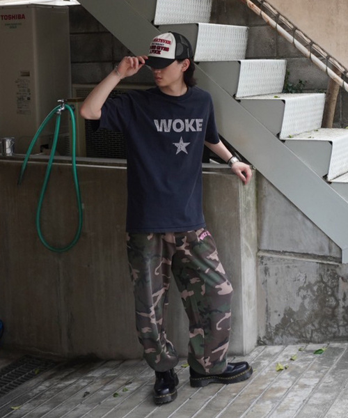 WOKE EDGE（ウォークエッジ）の「WOKE EDGE/ウォークエッジ Splayed カモ柄スウェットパンツ（スウェットパンツ・メンズ・カーキ・X-LARGE）」の2枚目の写真