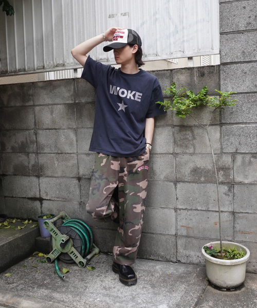 WOKE EDGE（ウォークエッジ）の「WOKE EDGE/ウォークエッジ Splayed カモ柄スウェットパンツ（スウェットパンツ・メンズ・カーキ・X-LARGE）」の3枚目の写真