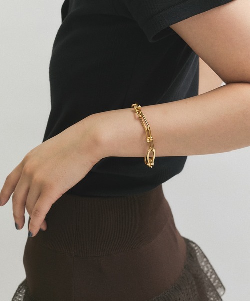 ADAM ET ROPE'(アダムエロペ)の「【EO(イオ)】Design chain bracelet(ブレスレット・レディース・ゴールド・FREE)」の2枚目の写真