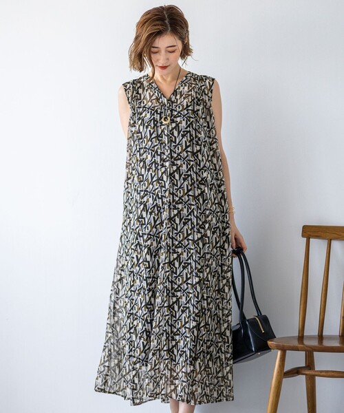 23区(ニジュウサンク)の「【洗える】Ratti アブストラクトプリント ワンピース(ワンピース・レディース・ブラック系5・40/38)」の1枚目の写真