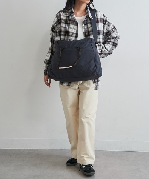 EARTH MADE(アースメイド)の「【EARTH MADE】11POCKET INSIDE PRINT BOSTON BAG(ボストンバッグ・レディース・ブラック/チャコールグレー/ベージュ/ネイビー/ブラウン・FREE)」の10枚目の写真