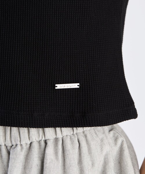 To b. by agnes b.（トゥービーバイアニエスベー）の「ワッフル コンパクト 半袖 Tシャツ（Tシャツ/カットソー・レディース・ブラック・40/38）」の2枚目の写真
