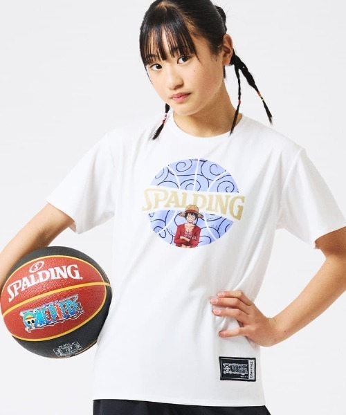 SPALDING(スポルディング)の「【SPALDING/スポルディング】ジュニア Tシャツ ONE PIECE ゴムゴムの実 ボールプリント/吸水速乾機能・UVカット機能・アニメ半袖Tシャツ(Tシャツ/カットソー・キッズ・ホワイト/ブラック・150)」の2枚目の写真