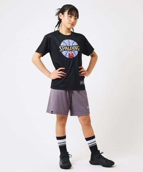 SPALDING(スポルディング)の「【SPALDING/スポルディング】ジュニア Tシャツ ONE PIECE ゴムゴムの実 ボールプリント/吸水速乾機能・UVカット機能・アニメ半袖Tシャツ(Tシャツ/カットソー・キッズ・ホワイト/ブラック・150)」の1枚目の写真