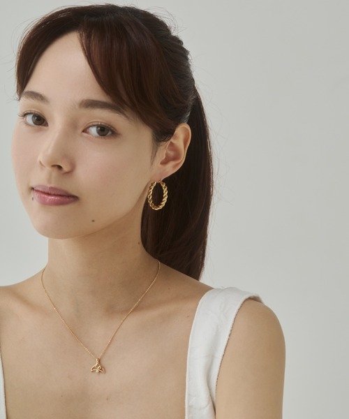 ciite' surgical stainless(シーテサージカルステンレス)の「【 金属アレルギー対応 】ツイストフープピアス サージカルステンレス(両耳用)(ピアス(両耳用)・レディース・ゴールド/シルバー・FREE)」の5枚目の写真