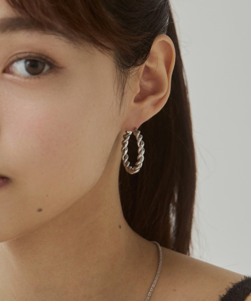 ciite' surgical stainless(シーテサージカルステンレス)の「【 金属アレルギー対応 】ツイストフープピアス サージカルステンレス(両耳用)(ピアス(両耳用)・レディース・ゴールド/シルバー・FREE)」の10枚目の写真