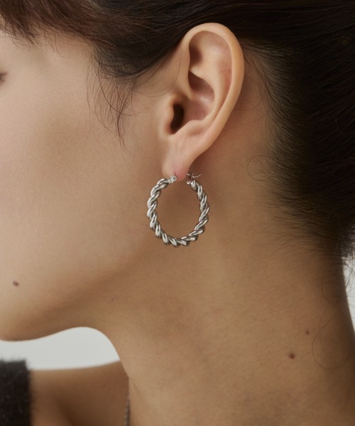 ciite' surgical stainless(シーテサージカルステンレス)の「【 金属アレルギー対応 】ツイストフープピアス サージカルステンレス(両耳用)(ピアス(両耳用)・レディース・ゴールド/シルバー・FREE)」の11枚目の写真