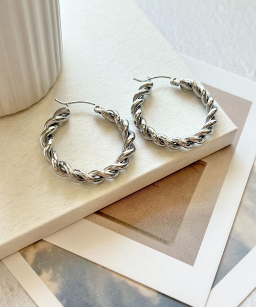 ciite' surgical stainless(シーテサージカルステンレス)の「【 金属アレルギー対応 】ツイストフープピアス サージカルステンレス(両耳用)(ピアス(両耳用)・レディース・ゴールド/シルバー・FREE)」の13枚目の写真
