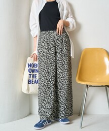 【美品】パラスパレス 花柄ガウチョパンツ グレー系 HUG.U（ハグユー） パンツ ワイド 花柄 レディース ワイドパンツ