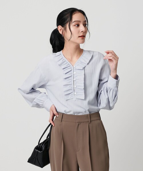 BEAUTY&YOUTH UNITED ARROWS（ビューティーアンドユースユナイテッドアローズ）の「【WEB限定 Wardrobe DAILY MINIMAL】フリル Vネックブラウス ウォッシャブル（シャツ/ブラウス・レディース・ライトブルー/ブラック/オフホワイト・FREE）」の22枚目の写真