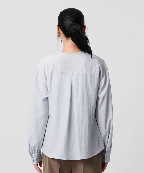 BEAUTY&YOUTH UNITED ARROWS（ビューティーアンドユースユナイテッドアローズ）の「【WEB限定 Wardrobe DAILY MINIMAL】フリル Vネックブラウス ウォッシャブル（シャツ/ブラウス・レディース・ライトブルー/ブラック/オフホワイト・FREE）」の13枚目の写真