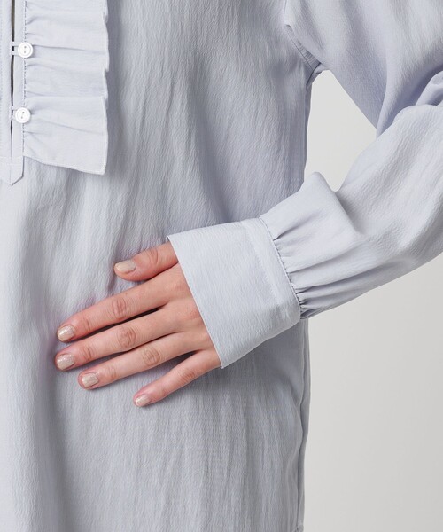 BEAUTY&YOUTH UNITED ARROWS（ビューティーアンドユースユナイテッドアローズ）の「【WEB限定 Wardrobe DAILY MINIMAL】フリル Vネックブラウス ウォッシャブル（シャツ/ブラウス・レディース・ライトブルー/ブラック/オフホワイト・FREE）」の15枚目の写真