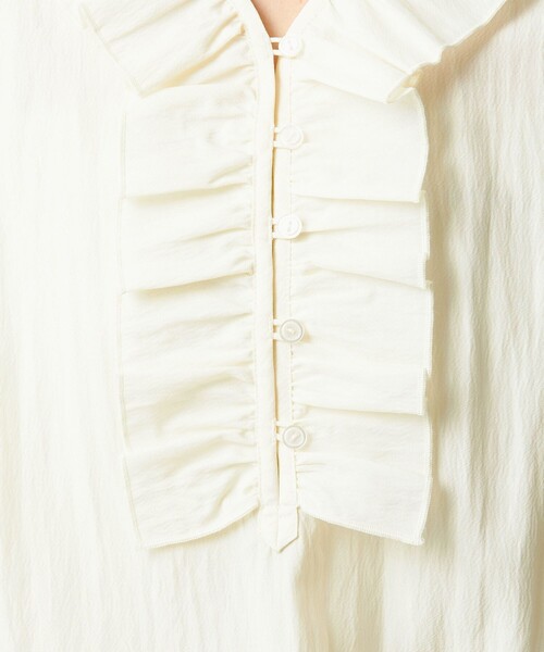 BEAUTY&YOUTH UNITED ARROWS（ビューティーアンドユースユナイテッドアローズ）の「【WEB限定 Wardrobe DAILY MINIMAL】フリル Vネックブラウス ウォッシャブル（シャツ/ブラウス・レディース・ライトブルー/ブラック/オフホワイト・FREE）」の18枚目の写真