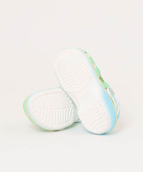 crocs（クロックス）の「CROCS/クロックス KIDSANIMALCROSSING CLSCLG キッズ サンダル 210113-90H（サンダル・キッズ・マルチ・18.0cm/19.0cm/20.0cm/21.0cm/22.0cm/23.0cm/24.0cm）」の3枚目の写真