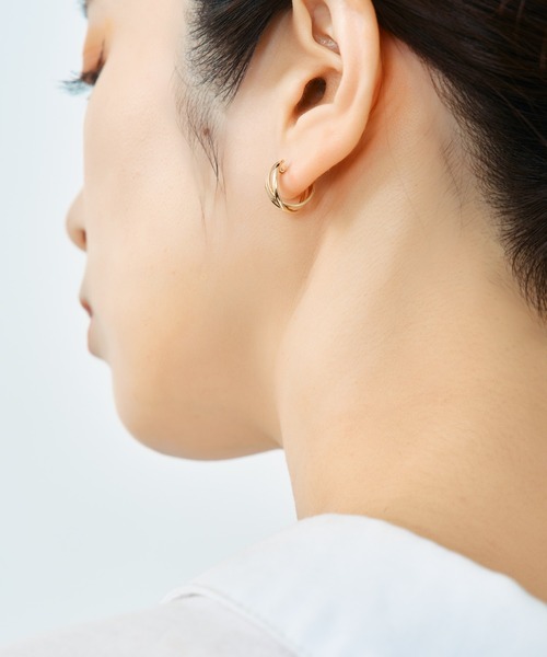 Jewel closet by L&Co.(ジュエルクローゼットバイエルアンドコー)の「K10 フープ ピアス(ピアス(両耳用)・レディース・ゴールド系2/ゴールド系1・FREE)」の6枚目の写真