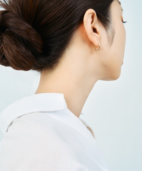 Jewel closet by L&Co.(ジュエルクローゼットバイエルアンドコー)の「K10 フープ ピアス(ピアス(両耳用)・レディース・ゴールド系2/ゴールド系1・FREE)」の11枚目の写真