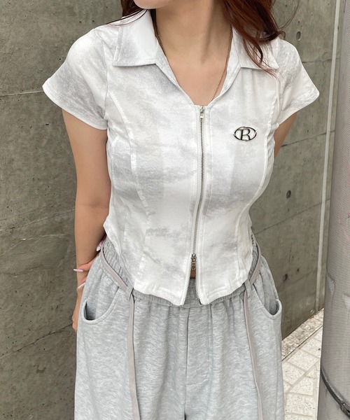 ROGER AND RAW(ロジャーアンドロウ)の「プレート付きスキッパー半袖トップス(Tシャツ/カットソー・レディース・ホワイト/ブラック/グレー・MEDIUM)」の5枚目の写真